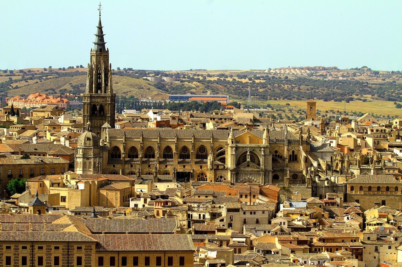 An external view of the Toledo cathedral under the sun